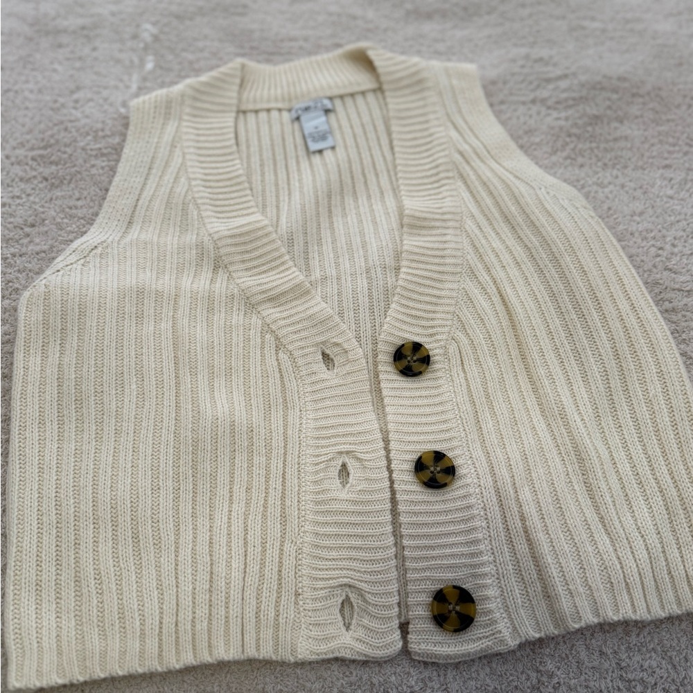 Rue21 Cream Button-Up Women's Sweater Vest